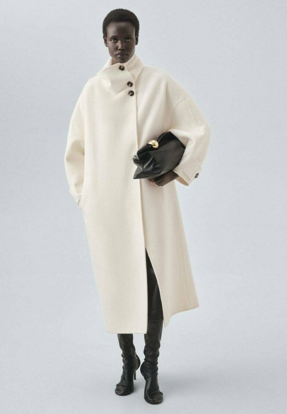 Enthusiá Off - White Mantel - Velnoir Fashion