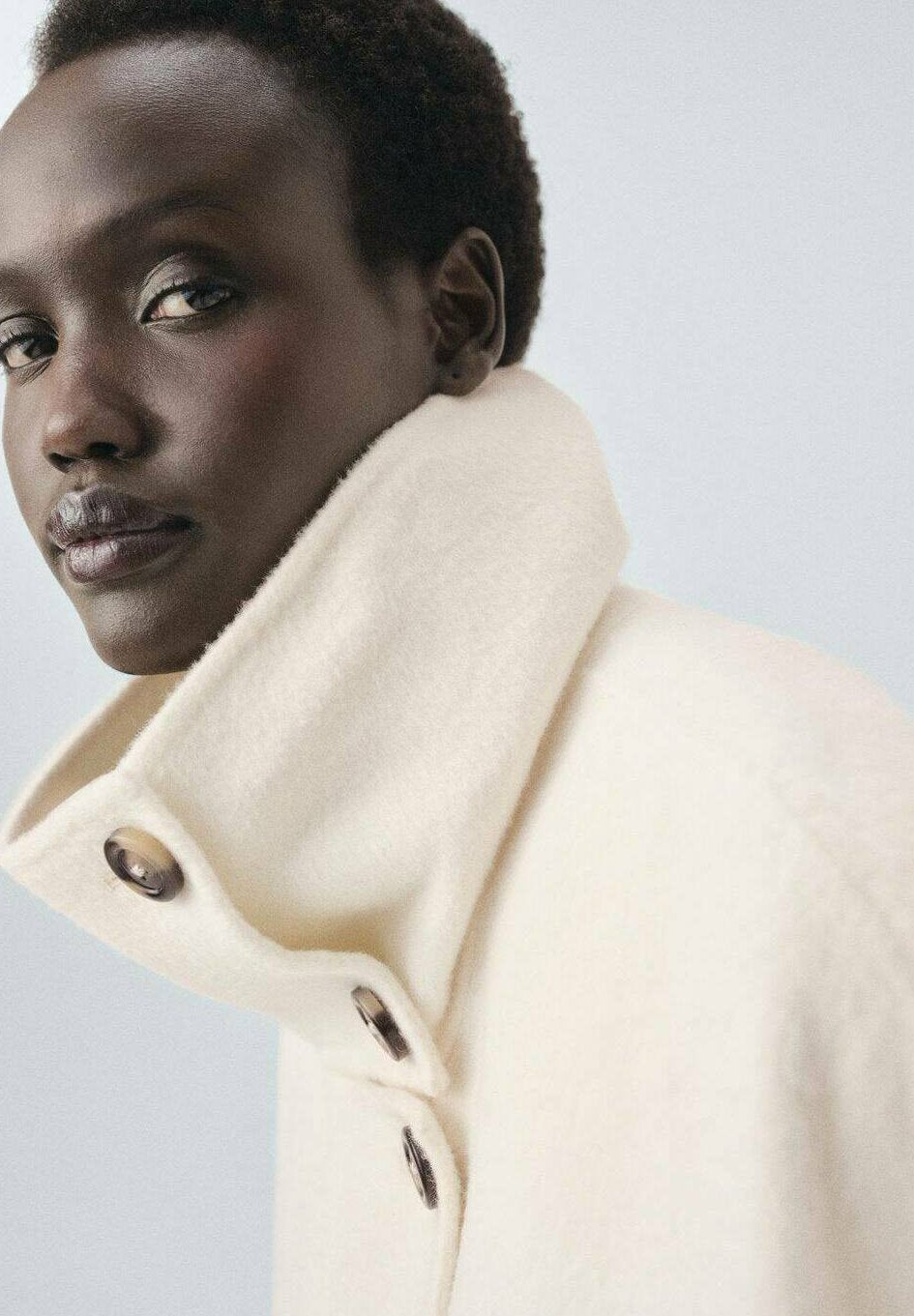 Enthusiá Off - White Mantel - Velnoir Fashion